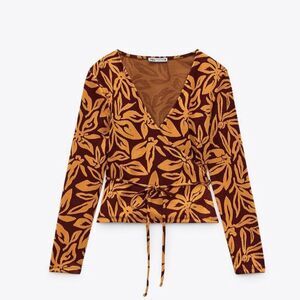 (A5) Zara V-neck jacket with a crossover neckline and long sleeves.ClosureSize M